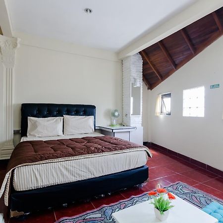 Pele Guesthouse Bandung Esterno foto