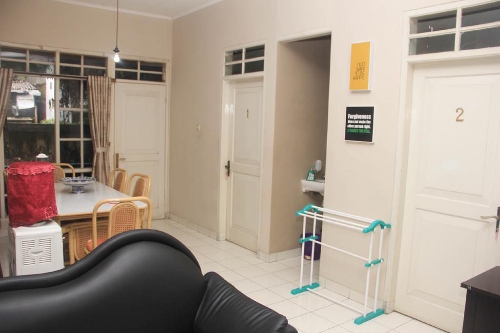 Pele Guesthouse Bandung Esterno foto