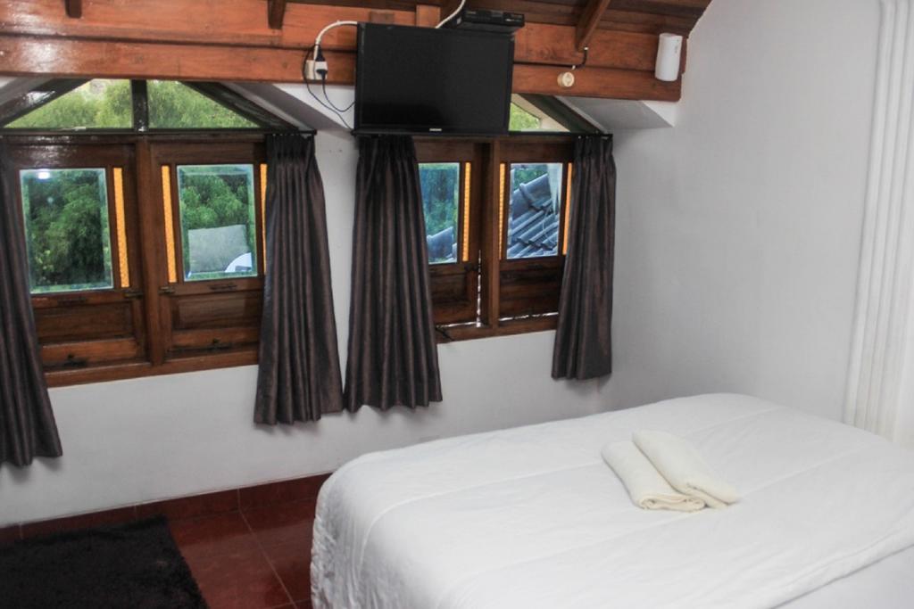 Pele Guesthouse Bandung Esterno foto