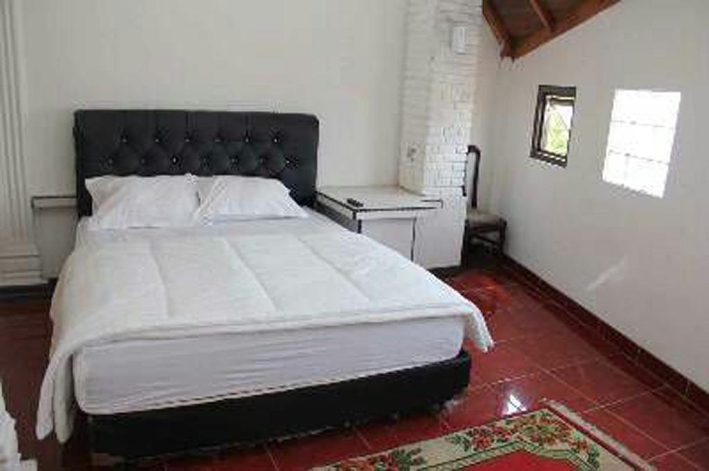 Pele Guesthouse Bandung Esterno foto