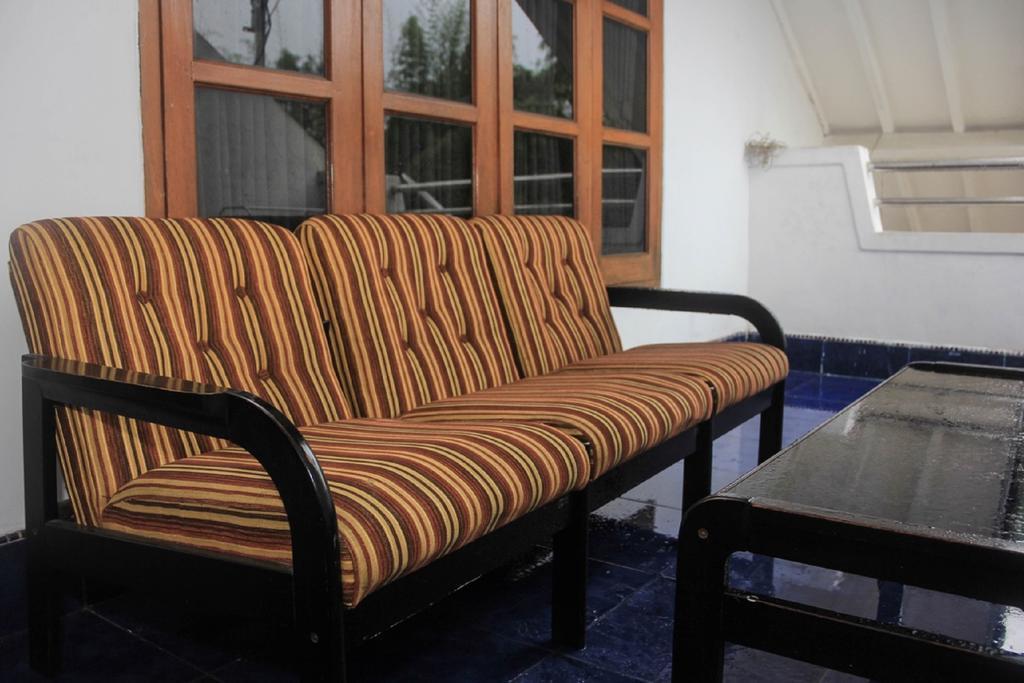 Pele Guesthouse Bandung Esterno foto