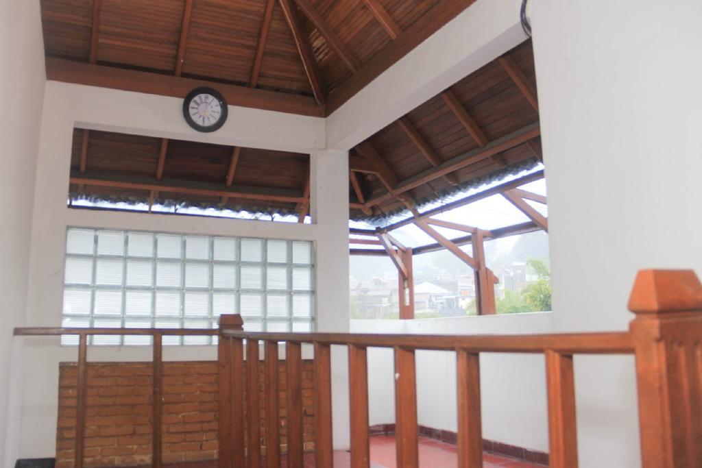 Pele Guesthouse Bandung Esterno foto
