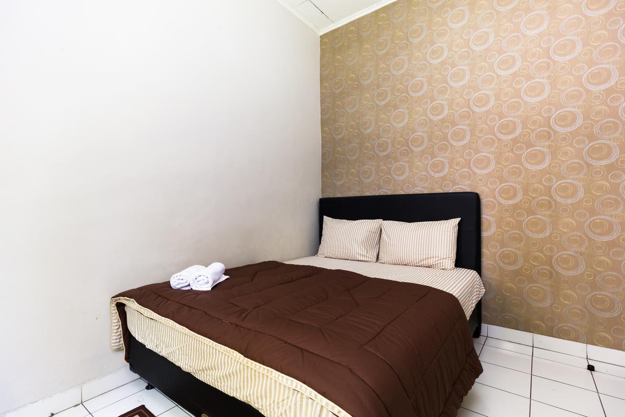 Pele Guesthouse Bandung Esterno foto