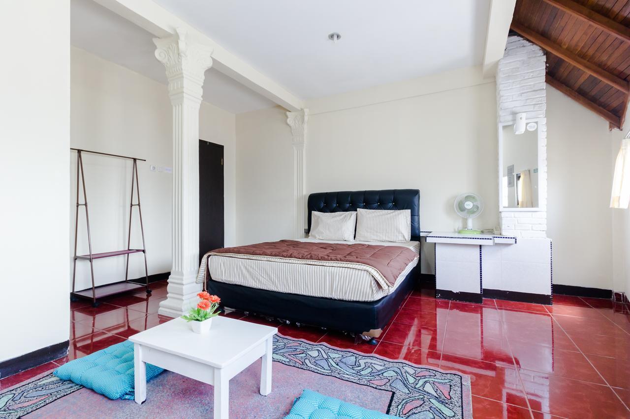 Pele Guesthouse Bandung Esterno foto