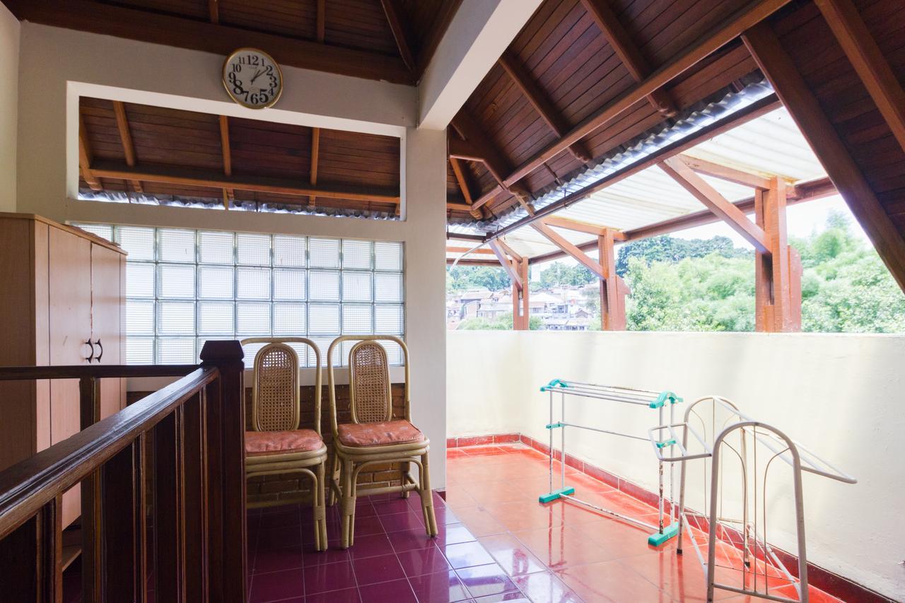 Pele Guesthouse Bandung Esterno foto