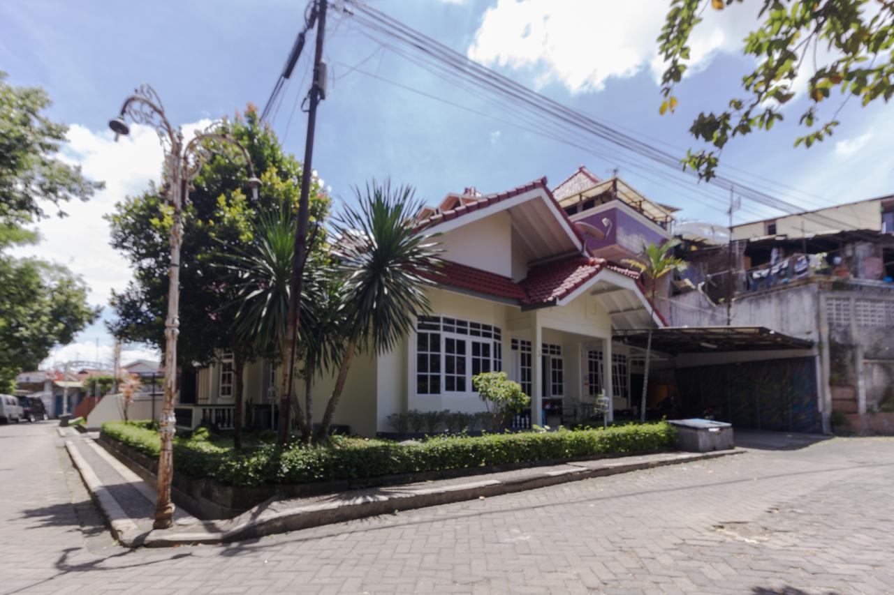 Pele Guesthouse Bandung Esterno foto