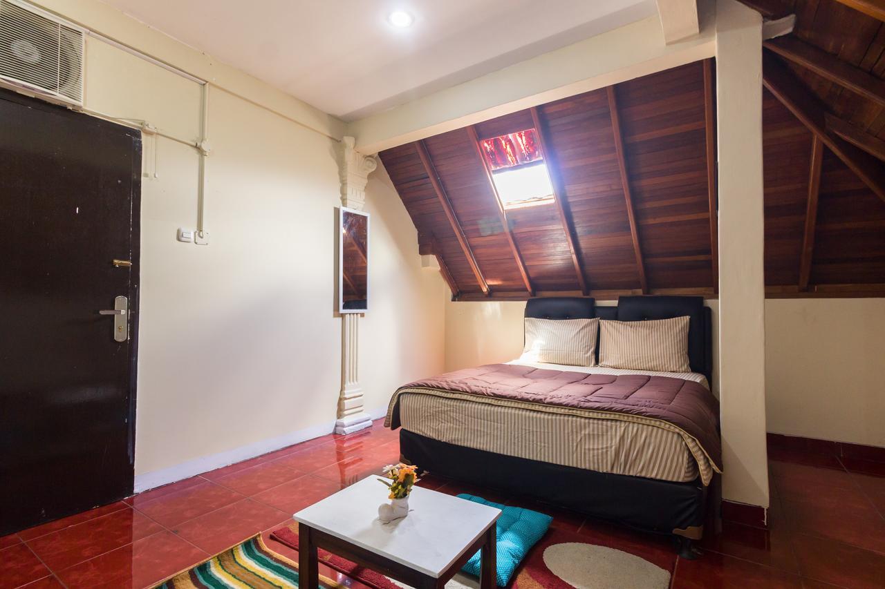 Pele Guesthouse Bandung Esterno foto