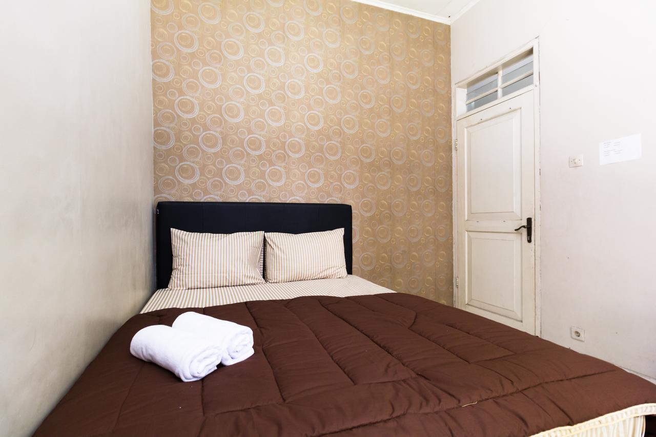 Pele Guesthouse Bandung Esterno foto