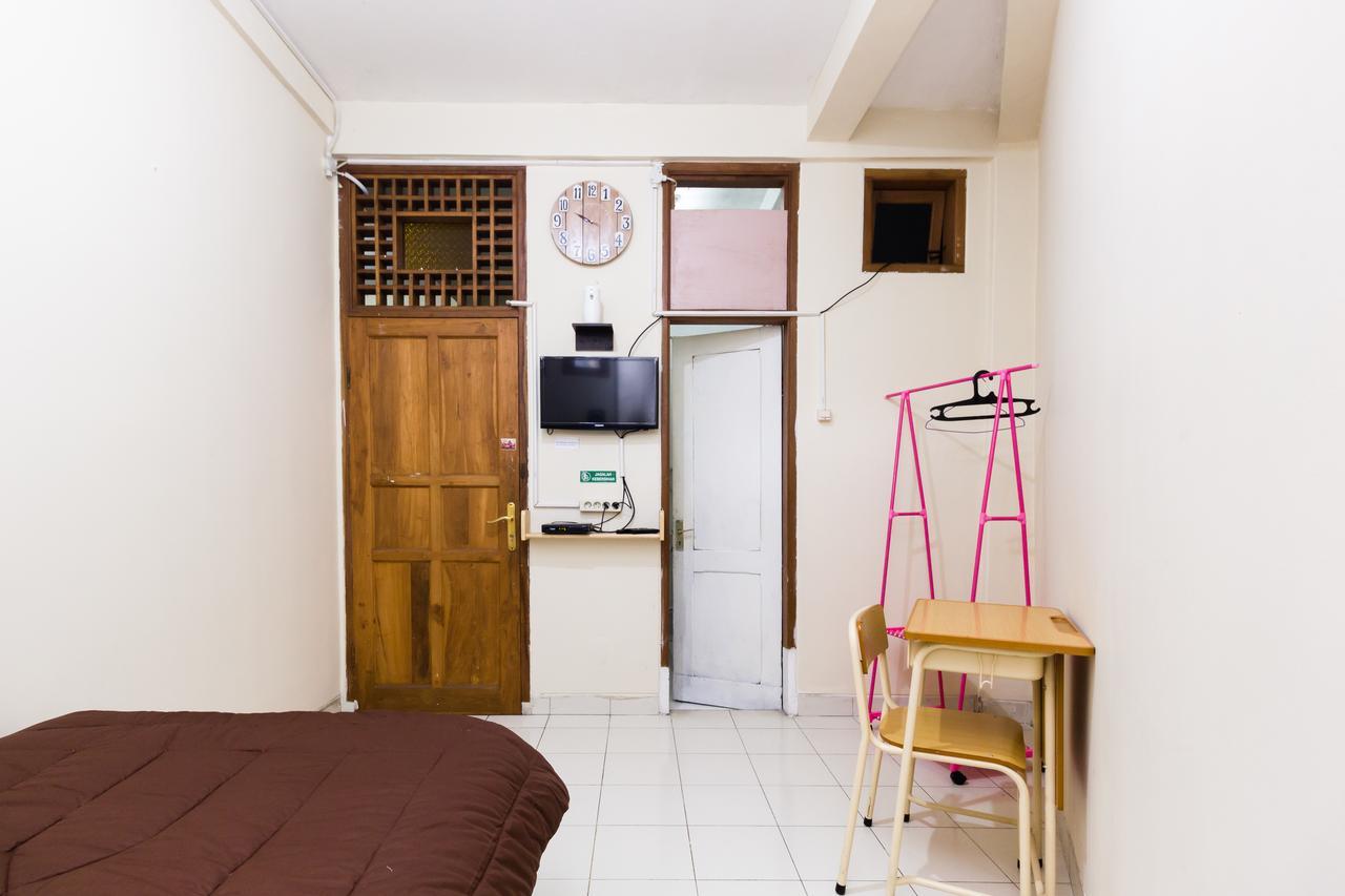 Pele Guesthouse Bandung Esterno foto