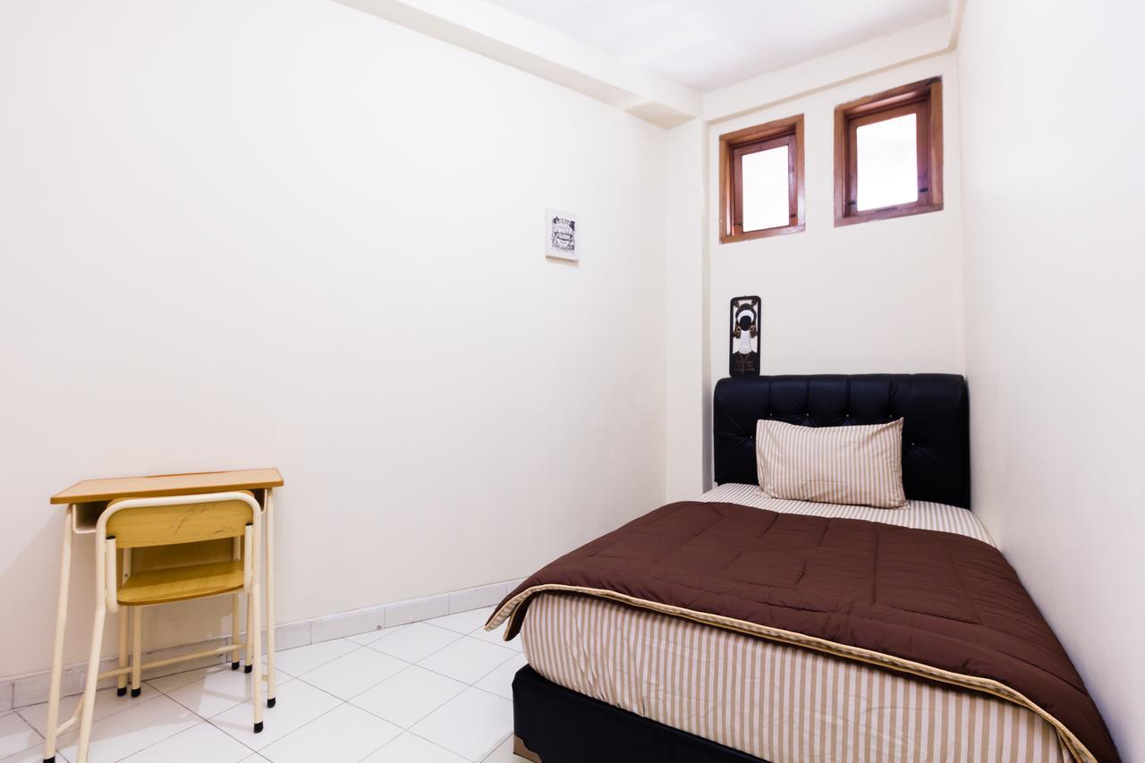 Pele Guesthouse Bandung Esterno foto