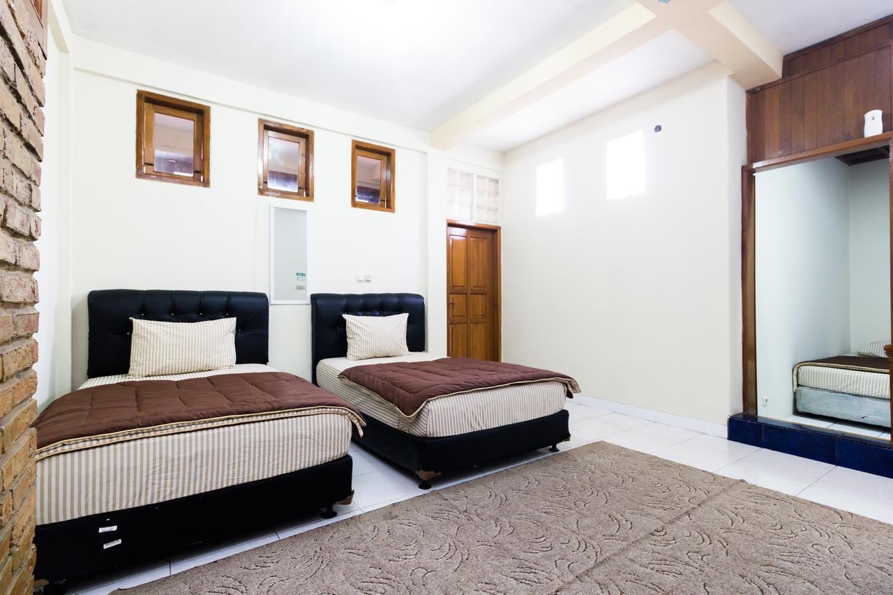 Pele Guesthouse Bandung Esterno foto