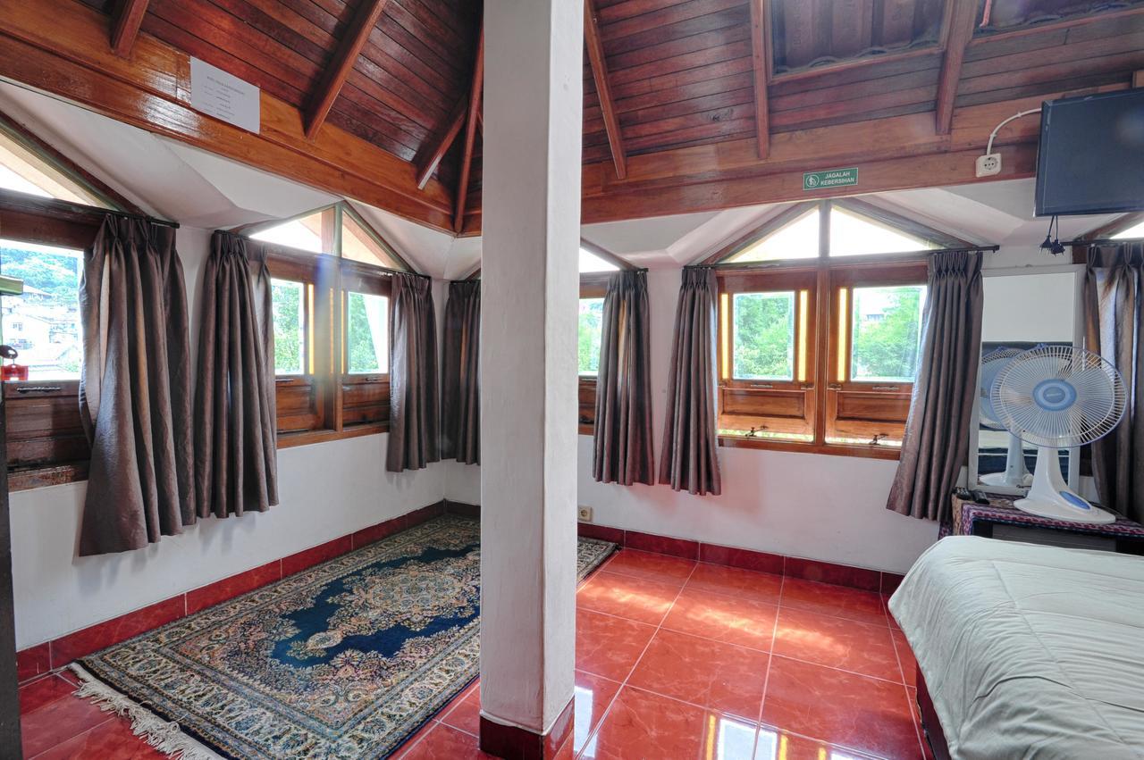 Pele Guesthouse Bandung Esterno foto